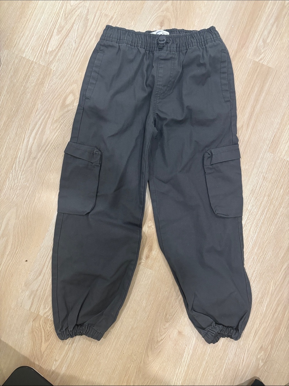 Kids Black Cargo Jogger Pants โ Classic Utility Style